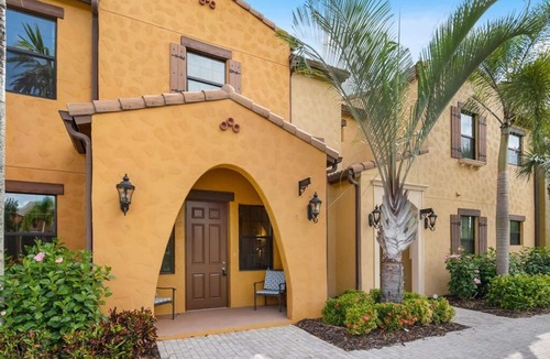 Ole House | Charming 2-bedroom townhome in Ole' at Lely Resort! 9071 Albion Lane #5703