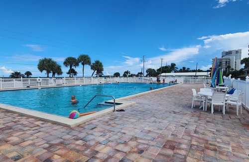 Fort Pierce Shores House | Charming 2-bedroom house in N Hutchinson Island across the street from the beach
