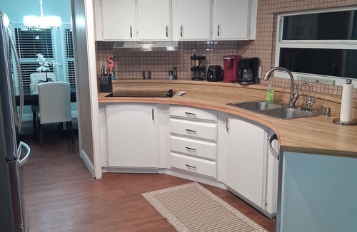 Goodland House | Charming 2-bedroom cottage in superb Marco Island with AC