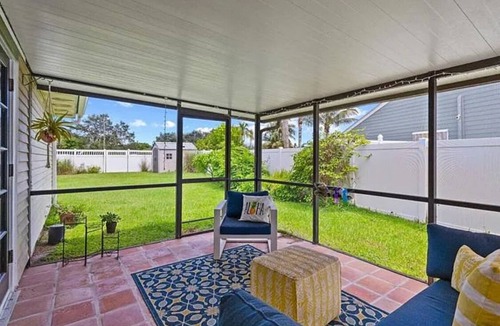 Royal Palm Beach House | Charming 3-bedroom house in Royal Palm Beach with WiFi, AC