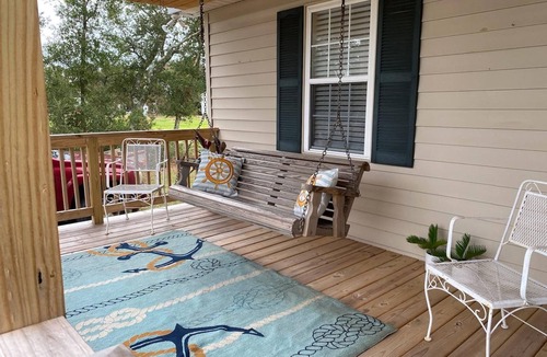 Harkers Island House | Charming 3-bedroom house in Harkers Island with a view of the bay