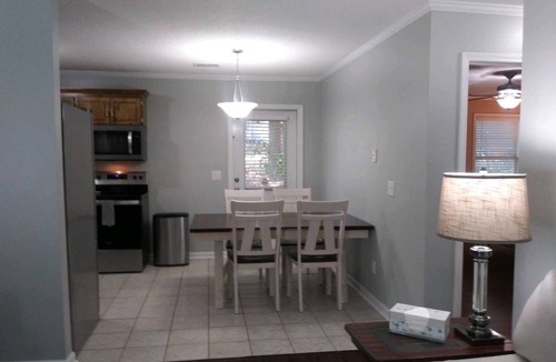 Lexington Apartment | Charming 3 Bedroom/2 Bath duplex (Completely Furnished + utilities).