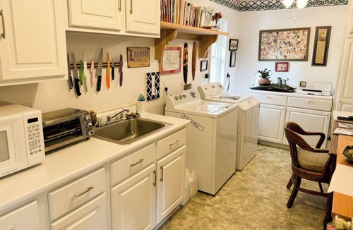 Metter House | Charming 3-bedroom country home in lovely Metter GA, near GSU and Savannah