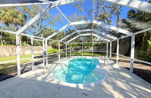 Central Beach House | Charming 3-bedroom house with private pool and yard in Vero Beach, Florida