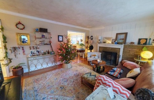 Oakhurst House | Charming 3-bedroom house in Charlotte with AC