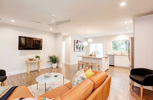 Villa Heights House | Charming 3-bedroom house in Villa Heights near NoDa with Fully-Fenced Backyard