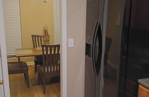 Ellenwood House | Charming 3 bedroom Home near 675/285/75 in Ellenwood