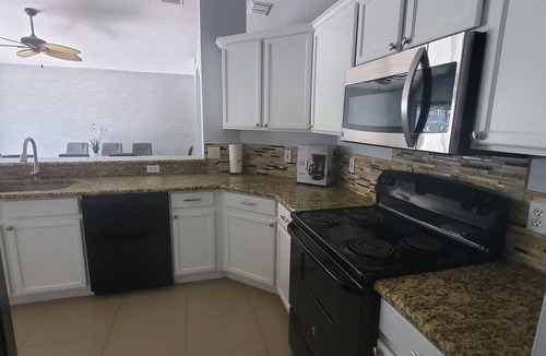 Crescent Lakes House | Charming 3-bedroom house with WiFi, AC, Pool, Lake View, by Disney.
