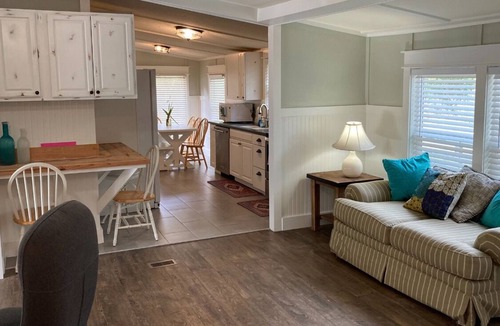 Burton House | Charming 3 Bedroom Home Beaufort SC Close to Downtown and Parris Island Sleeps 8