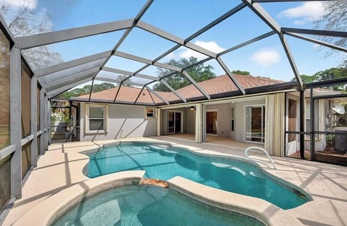 Palm Bay House | Charming 3-bedroom house with a pool, AC in sunny Palm Bay