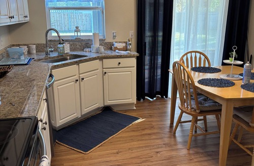 Deltona Lakes House | Charming 3-bedroom house midway between beaches and parks AC and WiFi in Deltona
