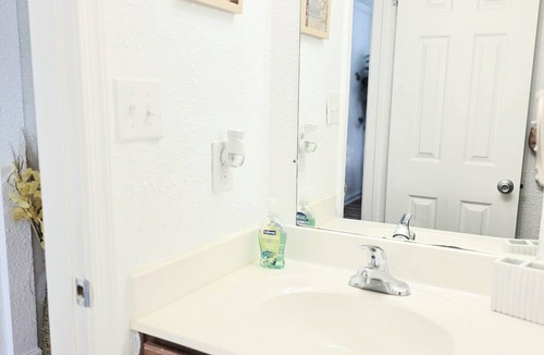 Olde Huntersville House | Charming 3-bedroom house with WiFi and AC in Norfolk