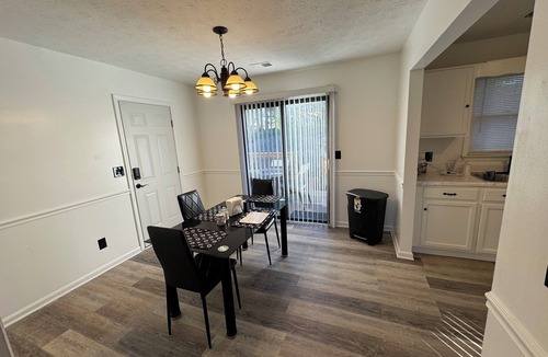 Auburn House | Charming 3-bedroom house with WiFi and AC in Auburn. Complete with a fire pit!
