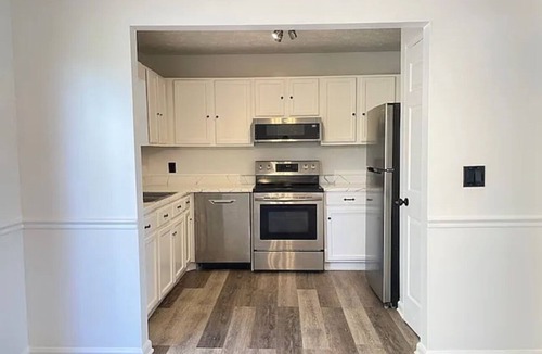 Auburn House | Charming 3-bedroom house with WiFi and AC in Auburn. Complete with a fire pit!