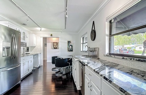 Orlando House | Charming 3 bedroom pool house in Orlando close to airport ,theme parks, shopping