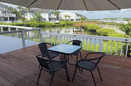 Fort Pierce Shores House | Charming 3-bedroom townhome with a river view and a 40 boat slip in Fort Pierce