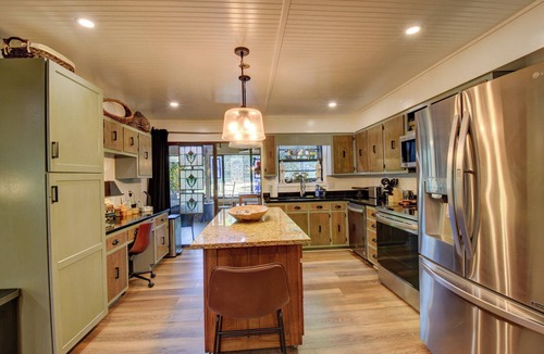 Athens House | Charming 3BR/3BA Athens Home. Sunroom + Patio, Steps to UGA, 3 Mi from Sanford