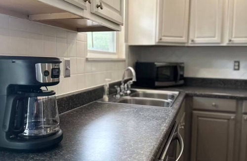 Lincolnville House | Charming 3BR Summerville Home with AC, Fire Pit, BBQ & Relaxing Outdoor Space
