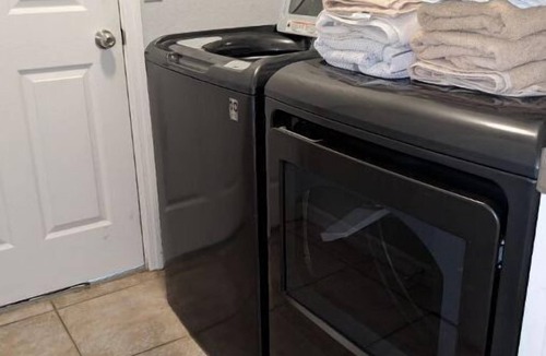Dundee House | Charming 4/3 in the Heart of Central Florida Upgraded appliances and furnishings