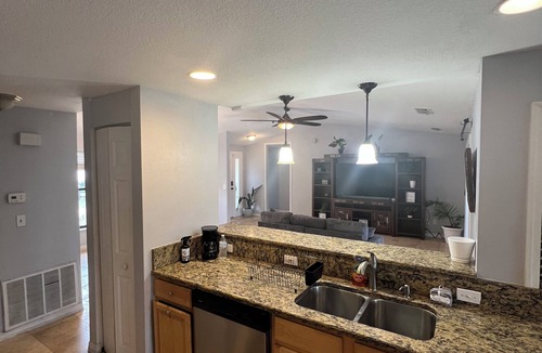 Bloomingdale House | Charming 4-bedroom house with AC, WiFi in amazing Brandon