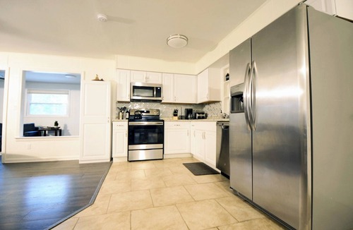 Pooler House | Charming 4-bedroom house with Private Pool near Savannah