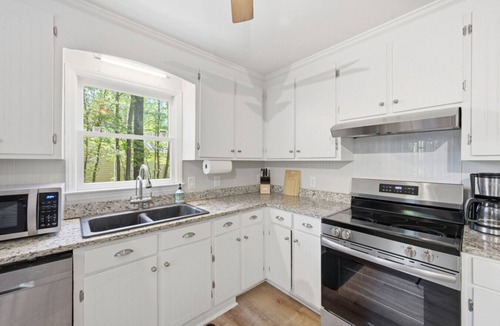 Raleigh House | Charming 4BR ★ Family-Friendly ★ w/Backyard ★