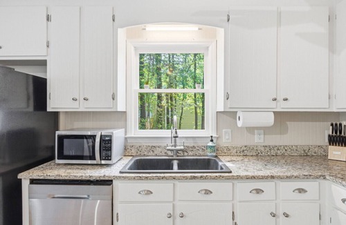 Raleigh House | Charming 4BR ★ Family-Friendly ★ w/Backyard ★