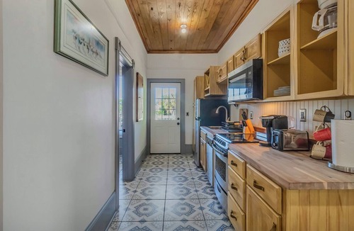 Savannah Victorian District House | Charming 4BR Townhouse w/Porches In Historic District Walk to Forsyth Park
