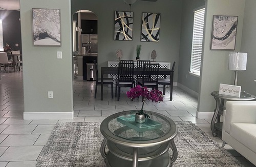 DeLand House | Charming 5-bedroom getaway spot.