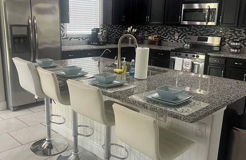 DeLand House | Charming 5-bedroom getaway spot.