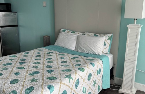 Bermuda Riviera Bed & Breakfast | Charming boutique Hotel Room bed & breakfast in beautiful Fort Lauderdale
