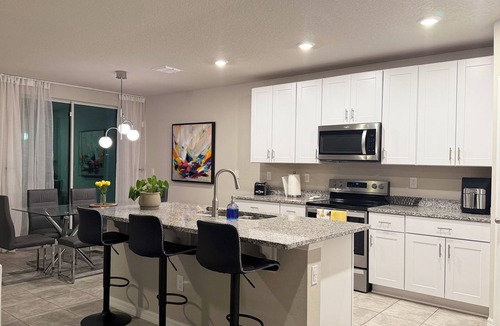 Plant City House | Charming brand new 4-bedroom house with a pond view. Close to Tampa and Orlando.