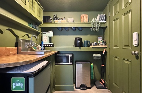 Historic Kenwood House | Charming bungalow studio between the beach and downtown in welcoming St. Pete