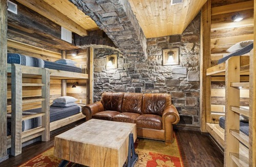 Franklin Apartment | Charming Bunkhouse at Dark Horse Retreat