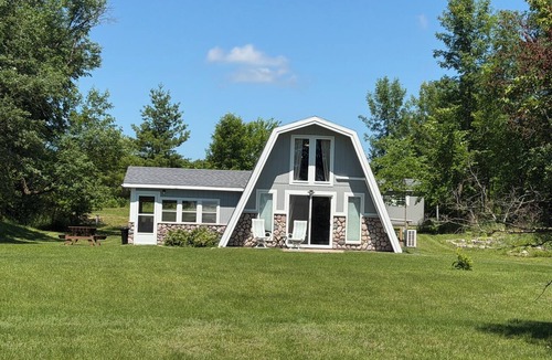 Puposky Cabin | Charming cabin on private Long Lake 12 mi NW Bemidji-AC sleeps 5-Dog-friendly