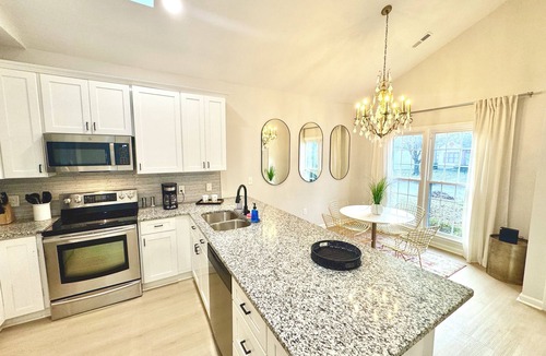 Cary House | Charming Cary Ranch Home-3 RM-1 King & 2 Queen Beds with yard & walk paths