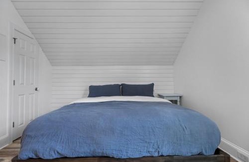 Charleston Apartment | Charming Chic Charleston & DI Loft Getaway