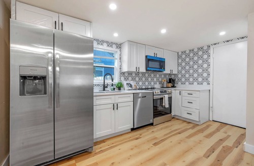 Lake Fairview House | Charming City Nest!