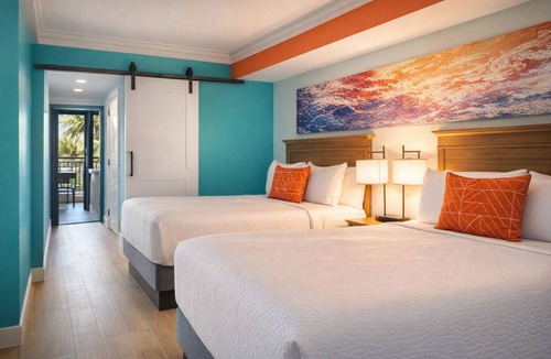 Myrtle Beach Hotel | Charming Coastal Retreat with Gentle Ocean Glimpses - 3 Units
