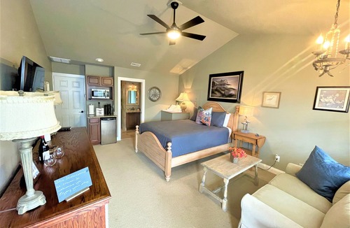 Swansboro Apartment | Charming Downtown 1-Bedroom Suite | Walk to Everything