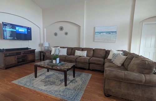 West Haven House | Charming Dream Home Near Disney 4B/4B/Pool/Games