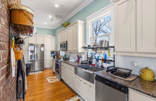 Anderson Apartment | Charming Getaway | Queen Bed, Yard & Free Parking