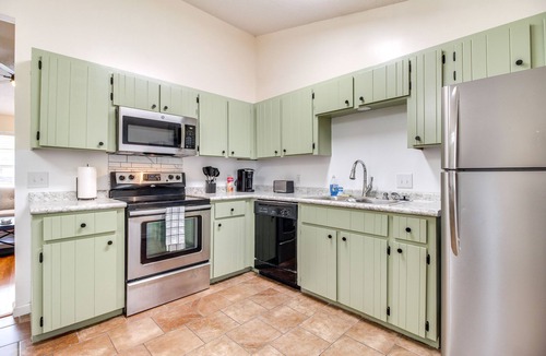 Hinesville House | Charming Hinesville Home < 6 Mi to Fort Stewart
