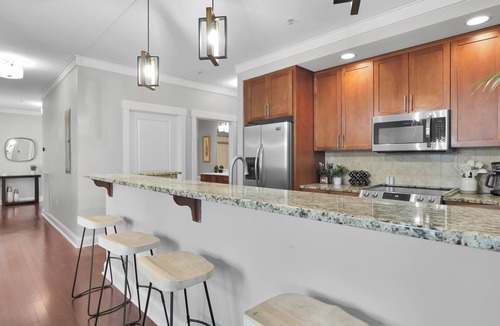 Old West Broad Neighborhood Apartment | Charming Historic District 3BR | The Juliette