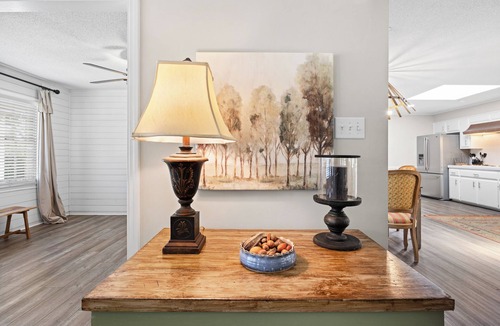 Valdosta House | Charming Home with Sunroom, King Bed, TV's & Playground
