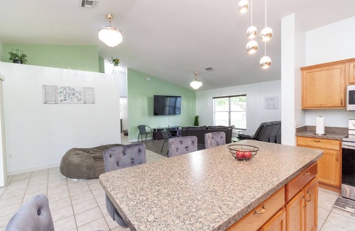 St. Cloud House | Charming house with AC and WiFi