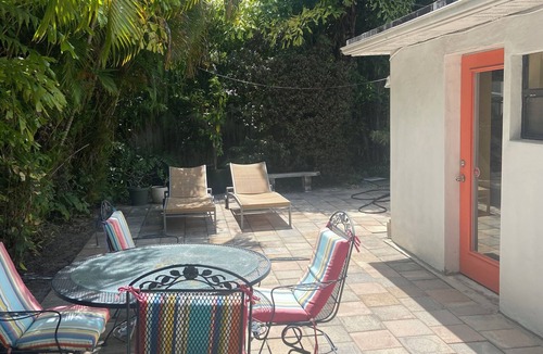 Wilton Manors House | Charming Island City Oasis 1 BR + Den with Private Backyard & Entrance.