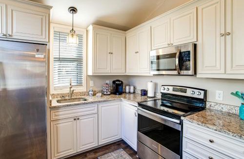Gilbert House | Charming Lake Murray Cottage: ‘Breezy's Blyss’