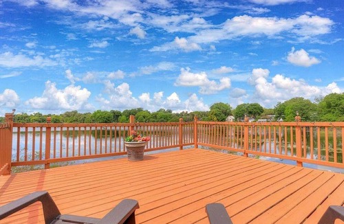 Lake Helen House | Charming Lakefront Room with Private Porch & Canoe Rentals Near Lake Helen, Florida
