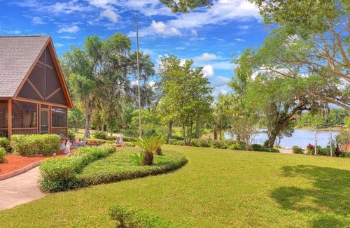 Lake Helen House | Charming Lakefront Room with Private Porch & Canoe Rentals Near Lake Helen, Florida
